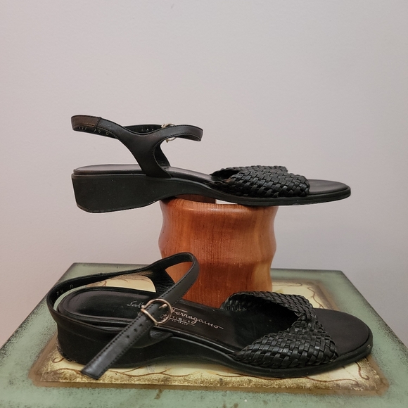 Salvatore Ferragamo Black Woven Leather 1 Inch Wedge Sandal Size 7 1/2 - Picture 3 of 12